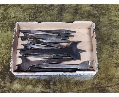 Tools:&nbsp;a collection of old graduated flat drill bits, 3/16in-1 7/8in. (13) 