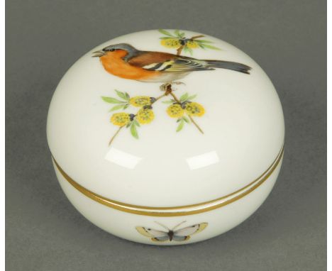 A Meissen lidded trinket box, decorated with a finch, blue crossed swords mark.  Diameter 7.5 cm. 