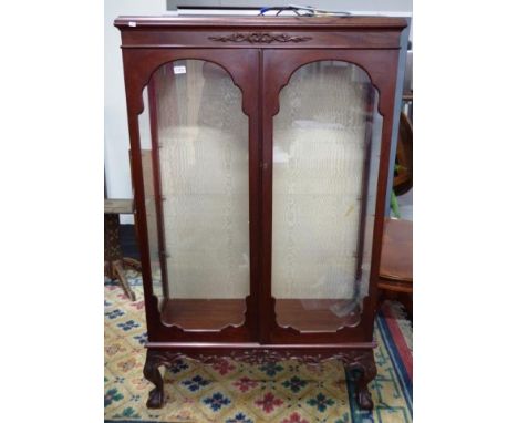 Vintage display cabinet with glass shelves and ball claw feet, 95cm wide, 34cm deep, 54cm high approx