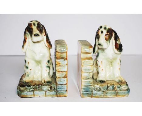 Pair spaniel form ceramic bookends each of a seated spaniel, (height 13cm approx, each).