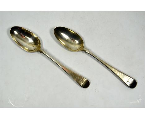 A pair of Georgian silver spoons, London 18th century. Length 17.5cm, total approx 71 grams. (2)