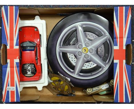 A mixed tray lot of automobile memorabilia, including vintage AA car badge, Ferrari jigsaw, Franklin Mint F40 & Kolner Merced