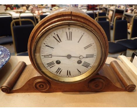 Vintage oak cased Art Deco mantle clock 