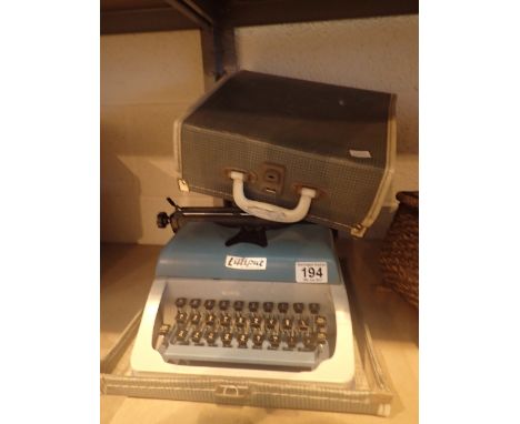 Childs Lilliput cased typewriter