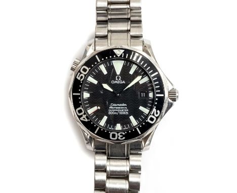 A GENTLEMAN'S STAINLESS STEEL OMEGA SEAMASTER PROFESSIONAL 300M CHRONOMETER BRACELET WATCH CIRCA 2000s, REF 2254.50.00, BLACK