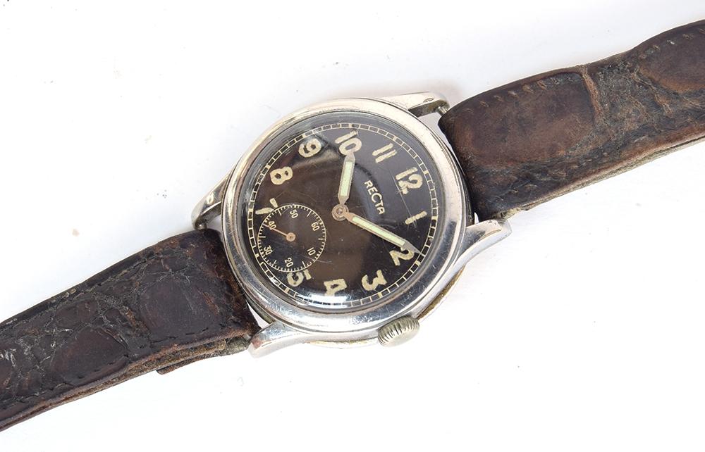A GENTLEMAN'S GERMAN MILITARY WW2 RECTA WRIST WATCH CIRCA 1940s, German