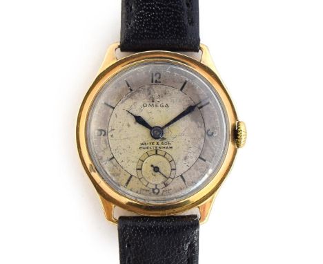 A GENTLEMAN'S 9CT GOLD OMEGA WRIST WATCH CIRCA 1930s, REF 587453, SILVERED DIAL, BLUED STEEL HANDS, SUB SECONDS. Movement: 15