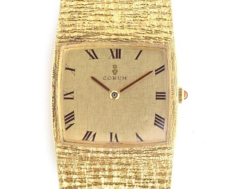A FINE GENTLEMAN'S 18CT SOLID GOLD CORUM SPARTACUS BRACELET WATCH CIRCA 1970, REF 8828, CHAMPAGNE DIAL, weight 129g gross, bo