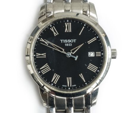 A GENTLEMAN'S STAINLESS STEEL TISSOT QUARTZ WRIST WATCH PRESENT PRODUCTION MODEL, REF T033410 A, BLACK DIAL WITH APPLIED ROMA