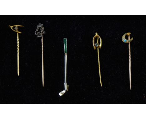 A golf club stick pin and four  others 9-18 ct