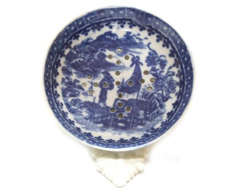 Caughley 'Fisherman' pattern transfer print porcelain strainer, with shell handle, 3" diameter