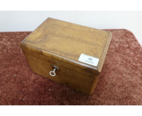 Victorian figured walnut tea caddy with two division interior 