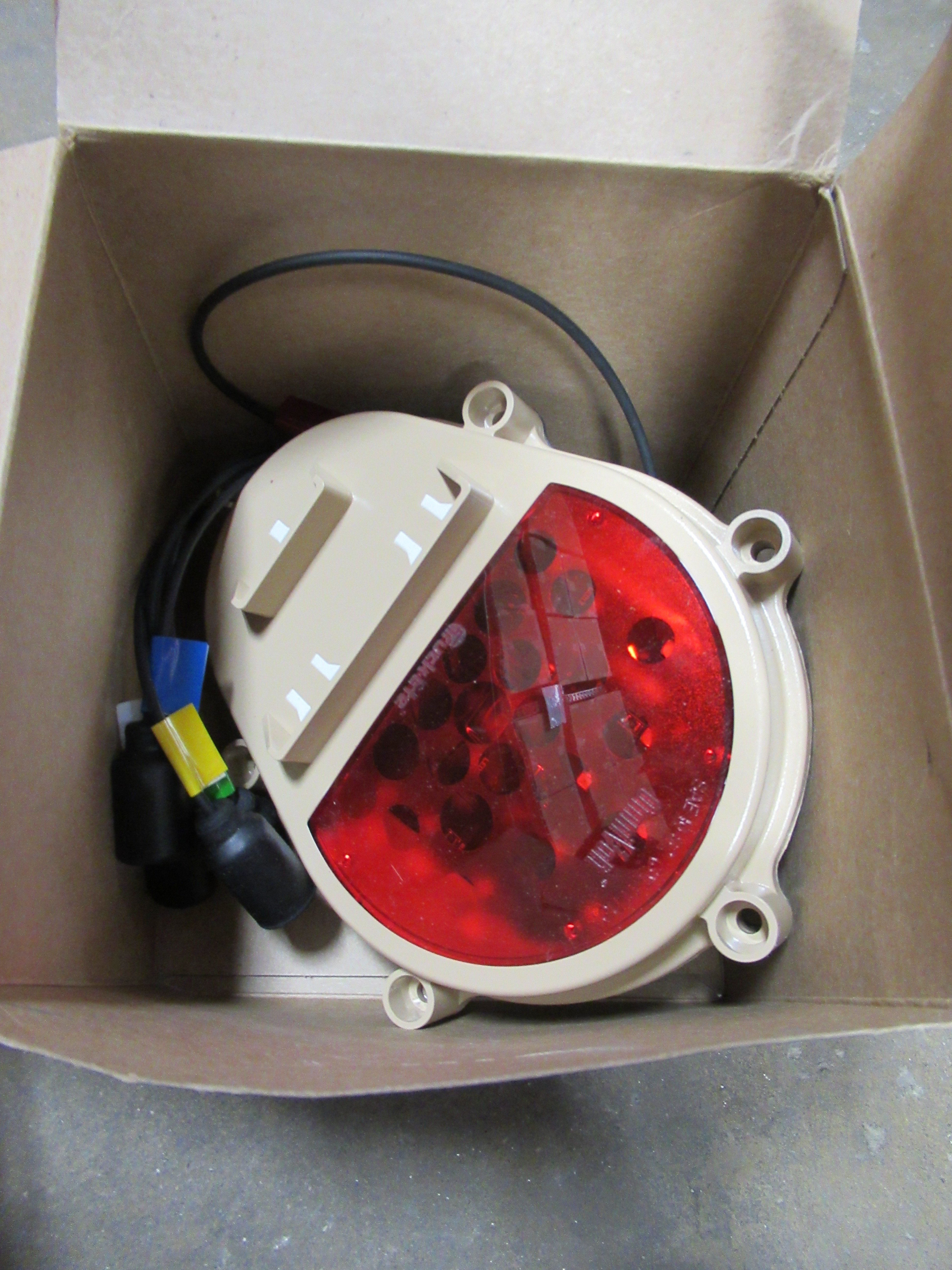 Truck Lite 07358 Military Tan Rear LED composite Lamp Lights Lot of 20 NEW