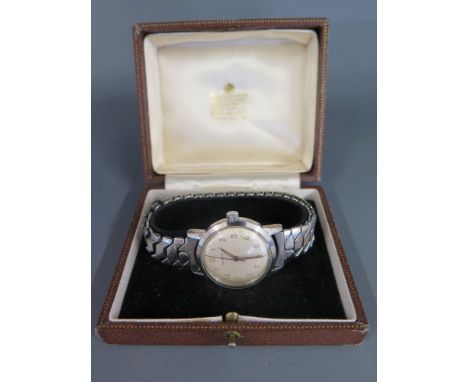 A Presentation Garrard gents manual wind wristwatch, dated 1960 - Width 3.5 cm 
Condition report: Consistent with age, minor 