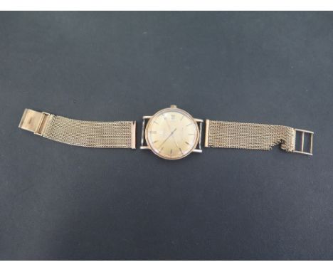 A Gents 9 ct gold Tissot Seastar Seven Automatic wristwatch with central second sweep and date window - running watch weight 