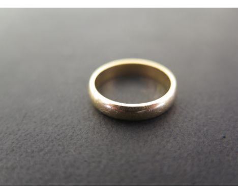 An 18ct gold band ring - Hallmarked Sheffield - Ring size M - Weight approx 4.4gms
Condition Report: Good to fair - With surf