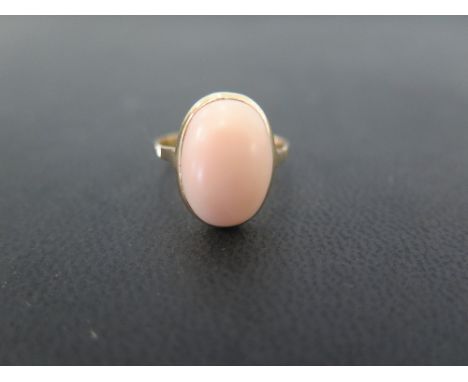 An oval pink cabochon single-stone ring - Stamped 750 - Ring size M 1/2 - Weight approx 3.2gms
Condition Report: Good - With 
