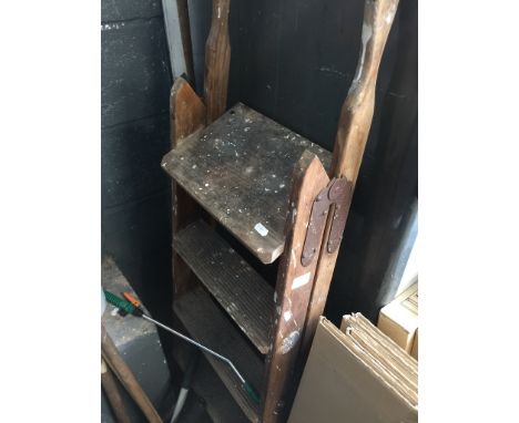 WOOD STEP LADDERS