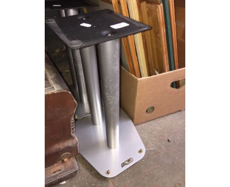 2 SPEAKER STANDS