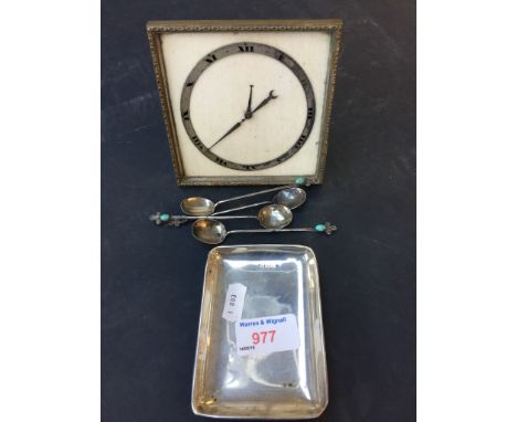 A SMALL  HALLAMRKED SILVER TRAY, 4 HALLMARKED SILVER TEASPOONS AND A CLOCK   C