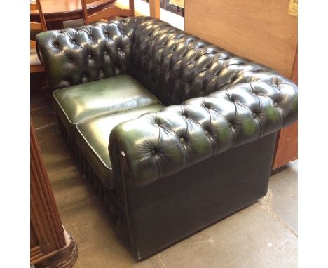 A GREEN LEATHER CHESTERFIELD 2 SEATER SOFA   W151CM D90CM