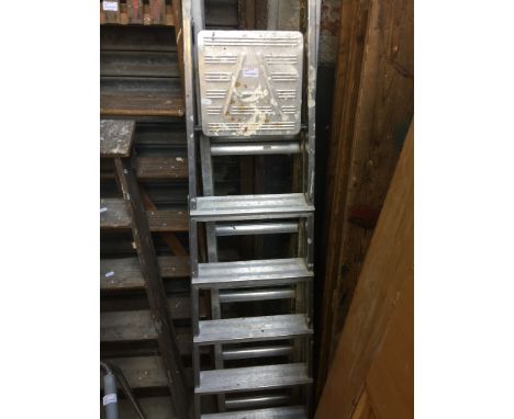 ALUMINIUM STEP LADDERS