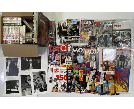 Good selection of assorted music memorabilia to inc: sealed Elvis '18 Number 1s' CD boxset, two signed 8x10" photographs of '