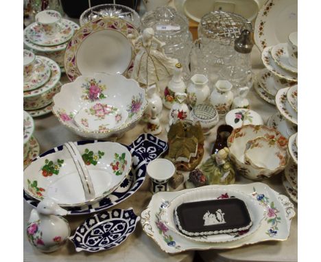 Decorative ceramics and glassware, including a black Wedgwood Jasperware trinket tray; Aynsley Pembroke pattern bread and but