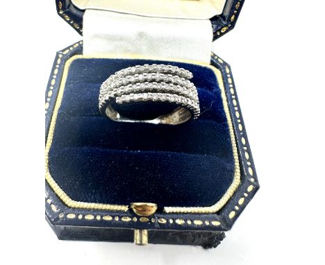 9ct white gold diamond dress ring - missing small diamond (3.6g) 