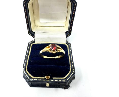 18ct gold antique garnet ring (4.3g) 
