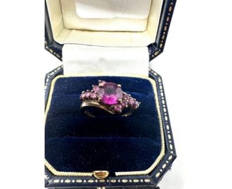 9ct gold garnet  ring (3.3g) 