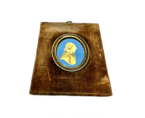 Antique silhouette miniature portrait of a gentleman  gold metal framed 