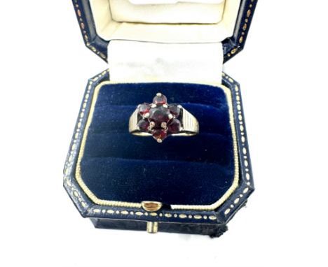 9ct gold vintage garnet cluster ring (2.6g) 