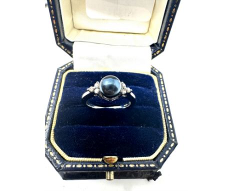 9ct white gold diamond &amp; saltwater pearl ring (3g) 