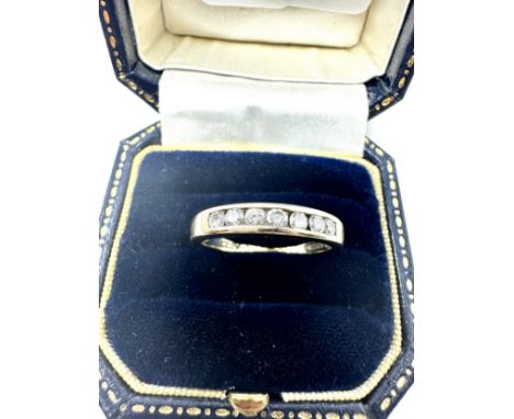 9ct gold diamond seven stone ring (2g) 