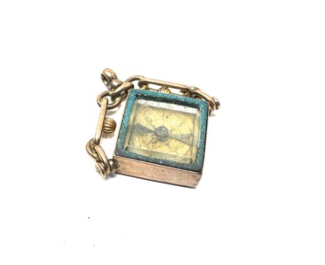 9ct gold hardstone compass fob (9.2g) 