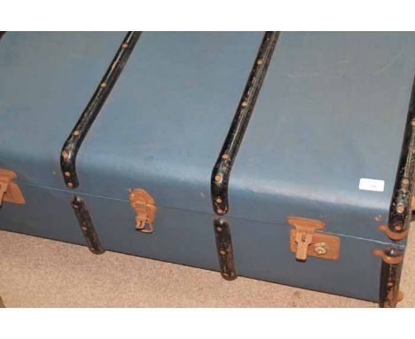 VINTAGE TRAVEL TRUNK
