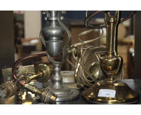 COLLECTION OF BRASS LIGHT FITTINGS 