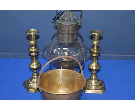 VINTAGE OUTDOOR HANGING PARAFFIN LAMP AND SELECTION OF BRASS ITEMS
of spherical form; together with a jelly pan, a kettle, a 
