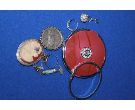 MIXED LOT OF SILVER AND OTHER COSTUME JEWELLERY
including a cameo brooch, German ring, compact etc