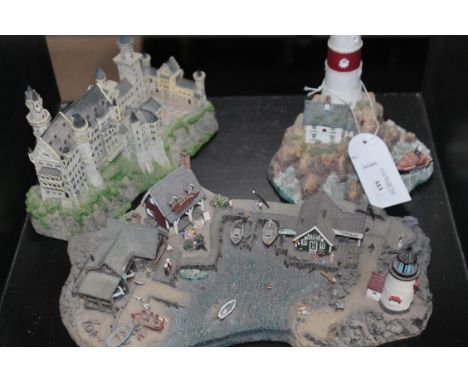 LOT OF MODERN COTTAGE AND HOUSE MODELS
including Lord of the Rings collectors plates