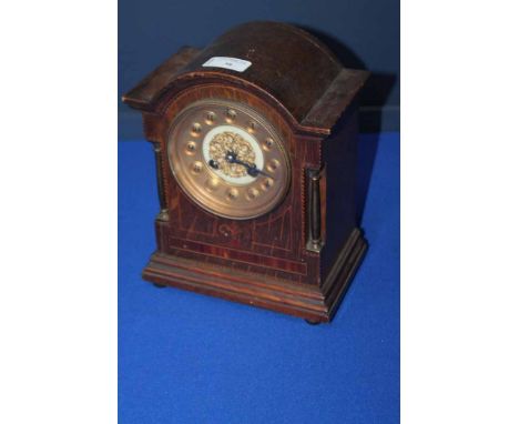 LATE VICTORIAN OAK CASED MANTEL CLOCK WITH A BRASS DIAL