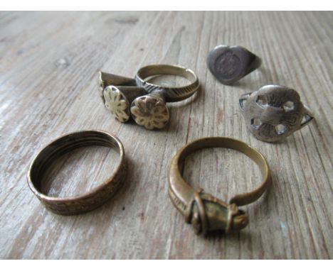 Five various rings including a brass ring in the form of a horses head 