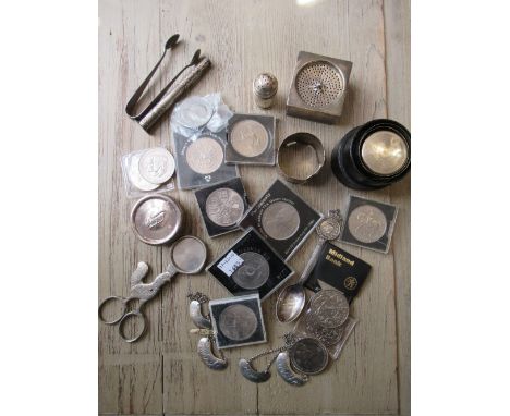 Two small pairs of silver decanter labels, napkin ring, pepper, miscellaneous coins and sundries 