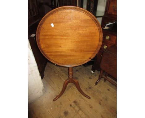 Early 19th Century mahogany circular pedestal table with turned column support and tripod base 