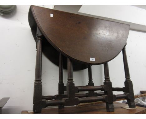 Small late 17th or early 18th Century oak oval gate leg table on baluster turned supports with stretchers and shaped feet 