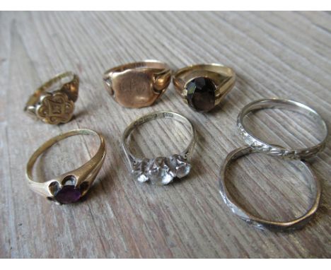 Seven various 9ct gold rings including Victorian ring with hinged memorial compartment 