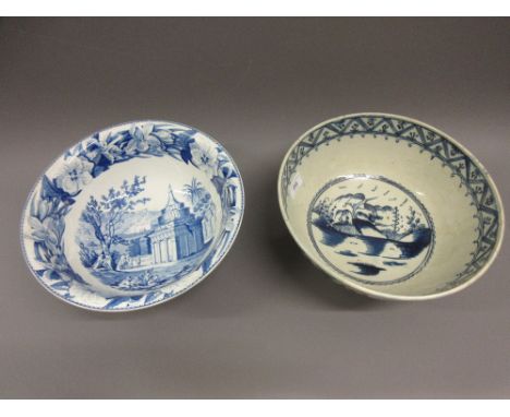 18th Century English blue and white bowl of Worcester / Caughley type decorated with landscapes in Chinese style (restored), 