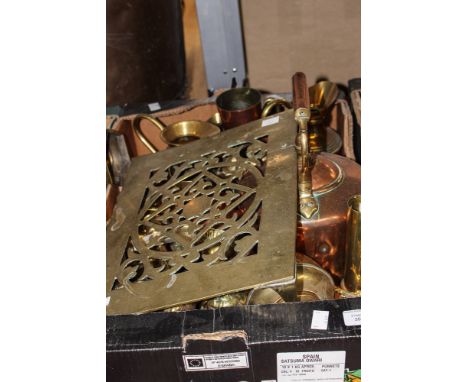 A collection of assorted brass and copper, comprising jugs, a pair of candlesticks, an early 20th Century ashtray, an Uptons 