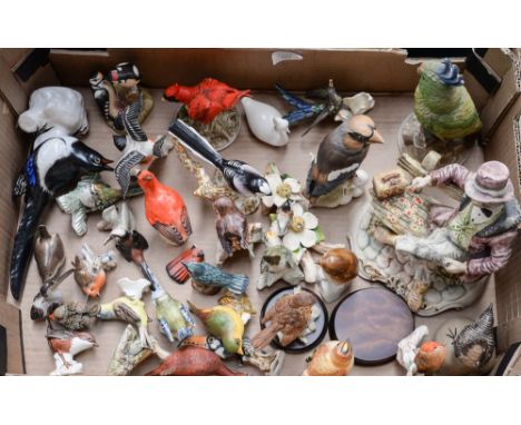 A box of ceramic birds figures etc, including Beswick, Royal Worcester and Goebel (af)